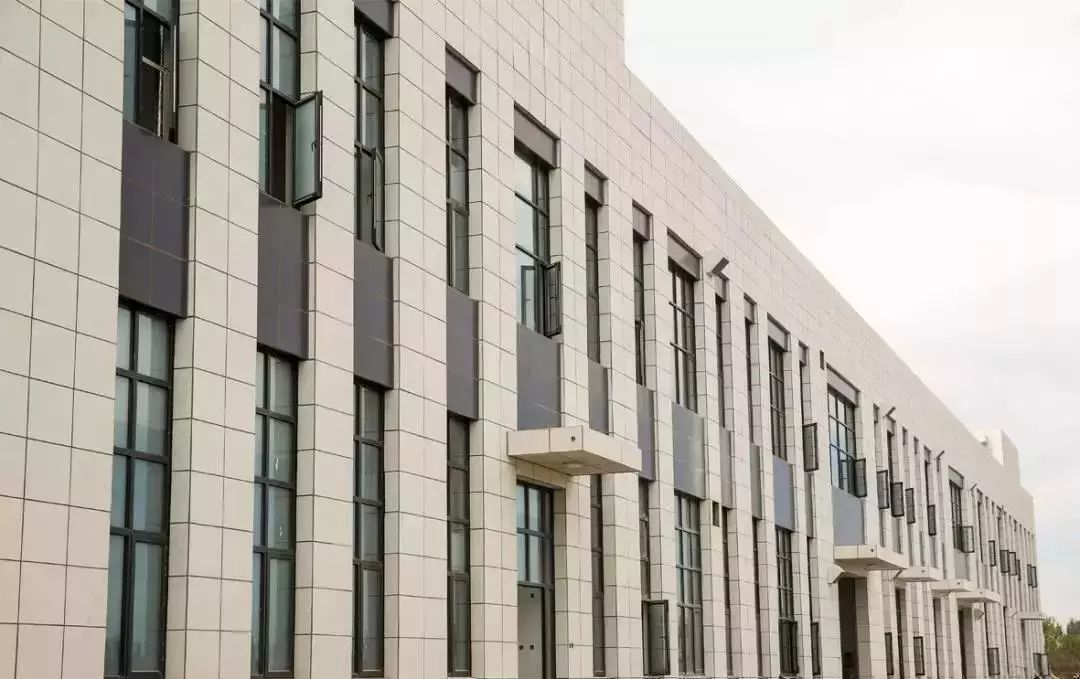 保温装饰一体板应用于北京大兴国际机场