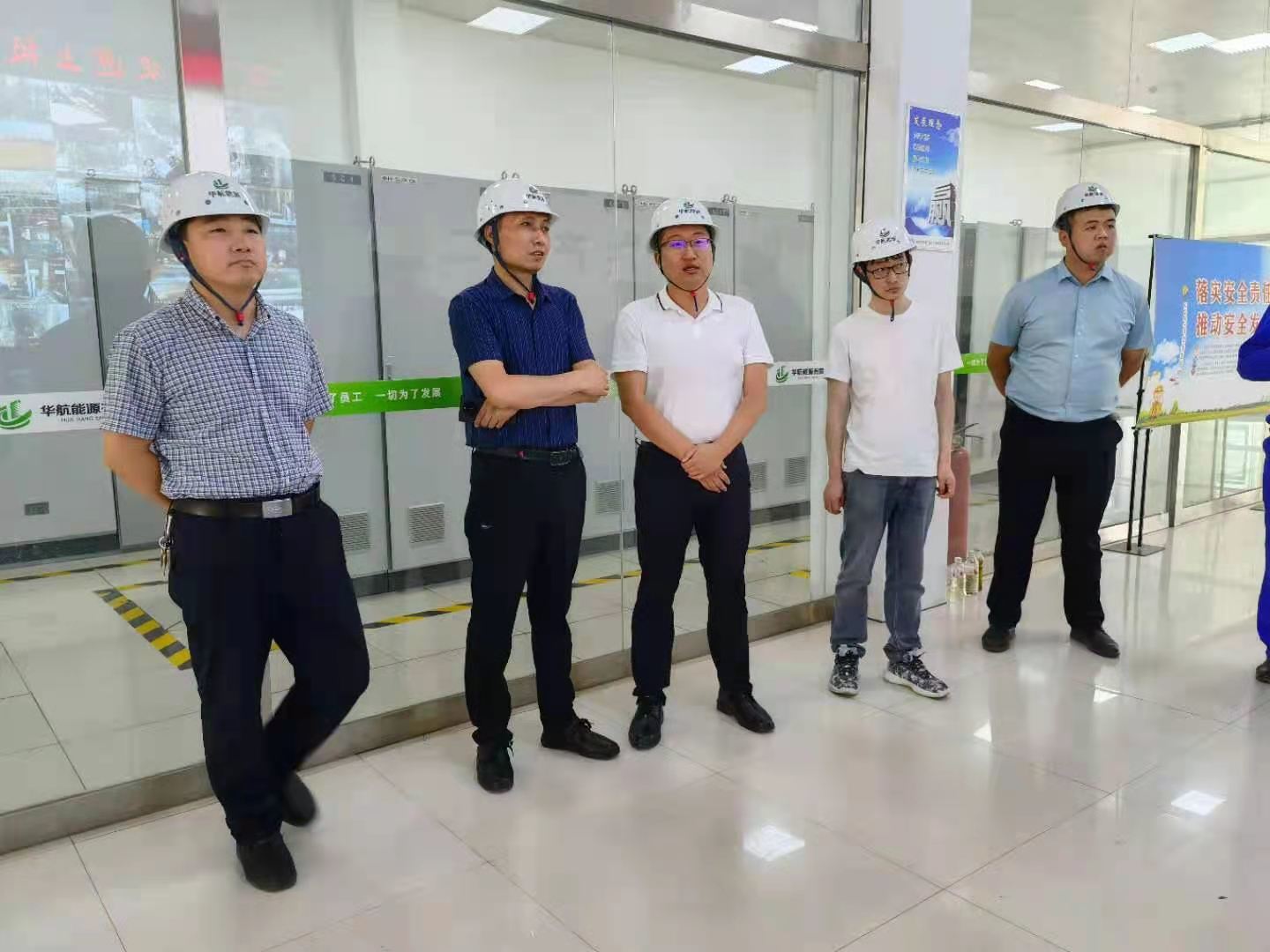 榆林市工信局副局長蔣永飛一行蒞臨我公司就企業(yè)轉型升級、技術研發(fā)方面進行調研指導