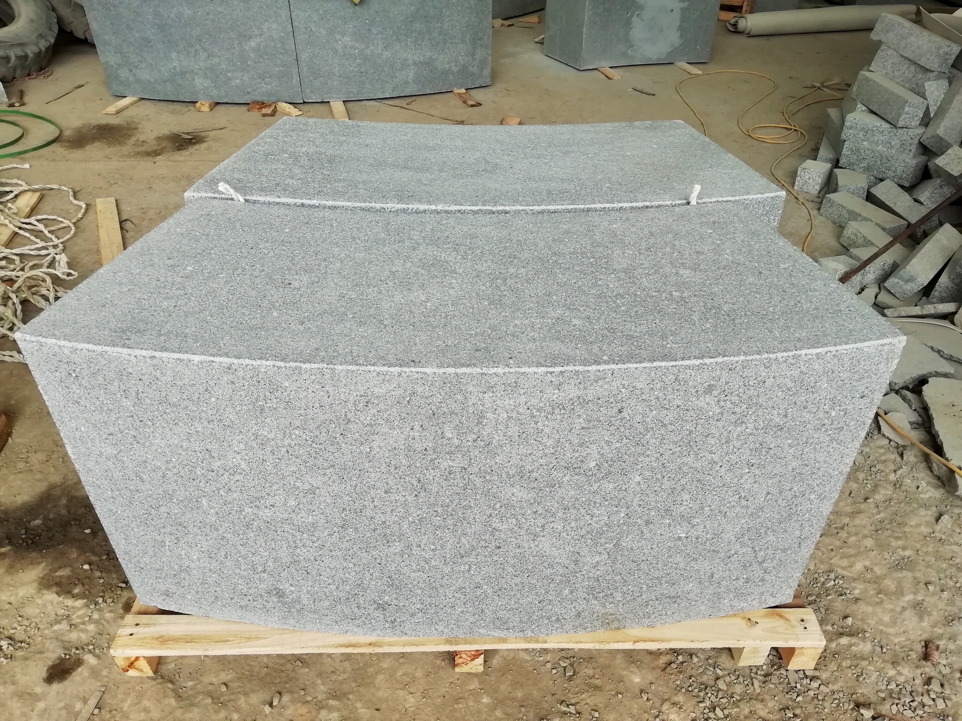 G654LX Granite Kerbstone