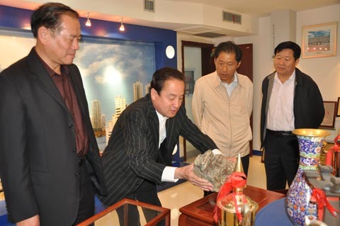 呼市賽罕區委書(shū)記一行考察集團公司