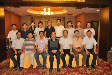 全國建筑業(yè)協(xié)會(huì )副會(huì )長(cháng)張魯風(fēng)來(lái)公司調研
