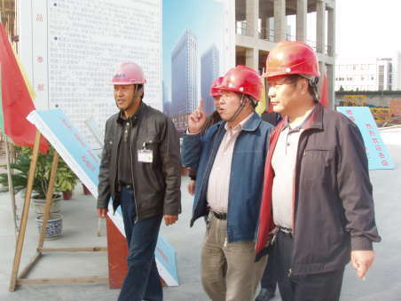 省建設工會(huì )來(lái)公司工地檢查獲好評