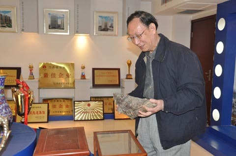 原外交部部長(cháng)助理秦華孫來(lái)公司視察