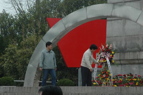 集團公司組織清明掃墓