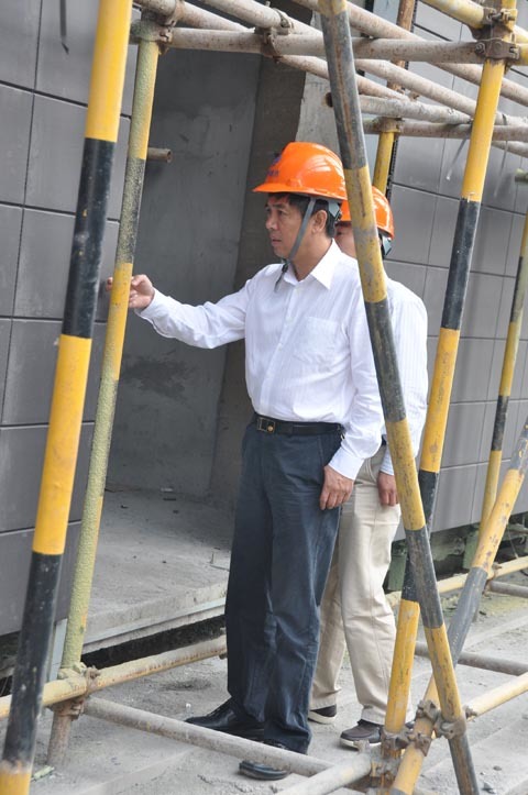 公司領(lǐng)導視察上海世博會(huì )建筑工地
