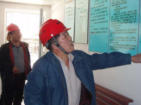 省建設工會(huì )來(lái)公司工地檢查獲好評