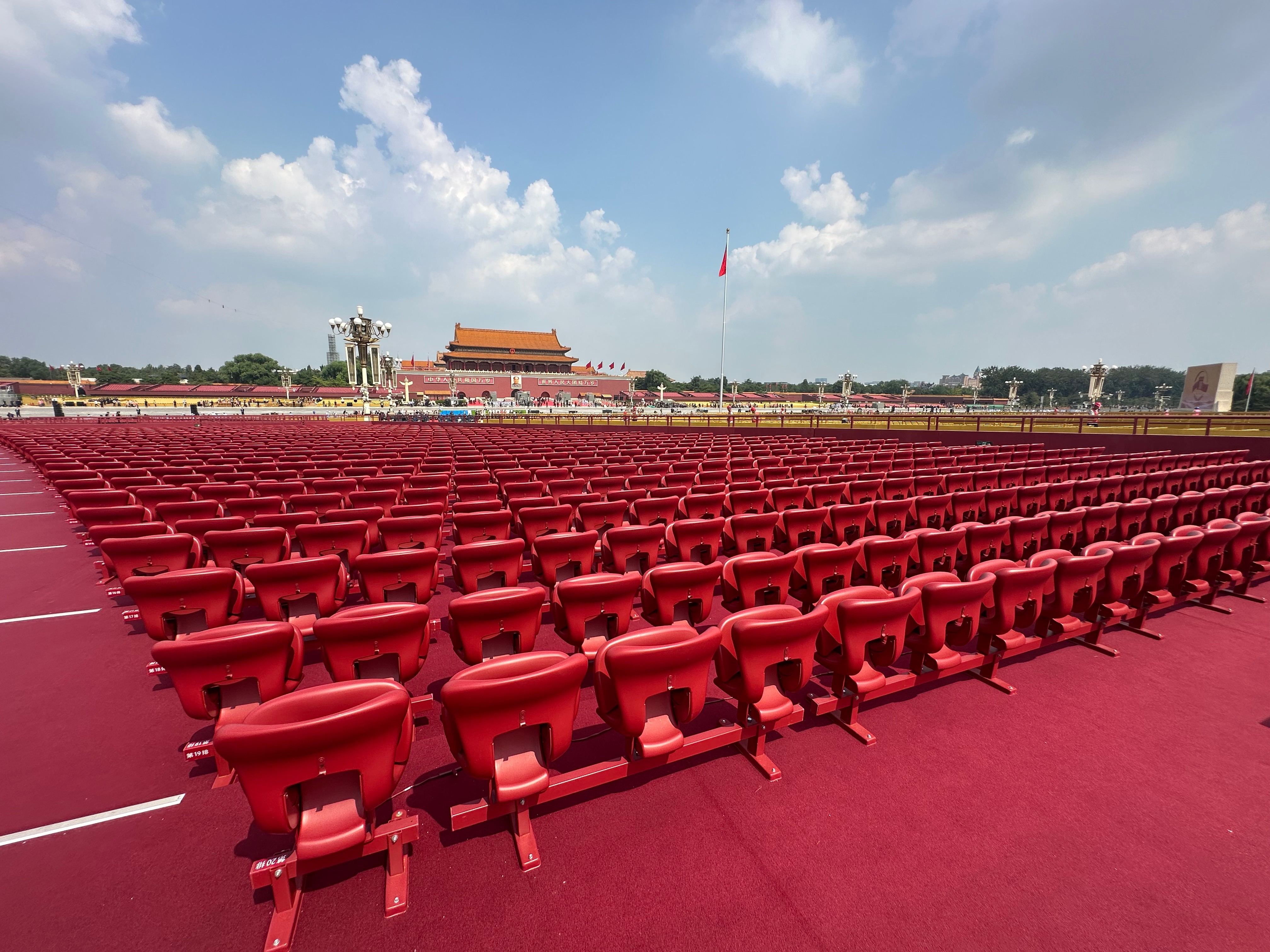 康迪公司顺利完成座椅工程  为“九三大阅兵”增光添彩