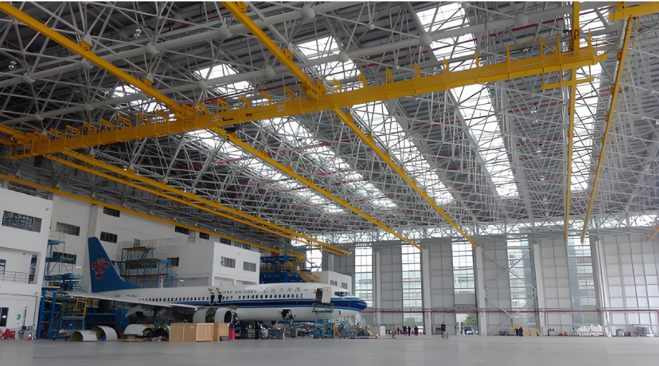 Single and double girder suspension cranes with multiple supports of DLX type