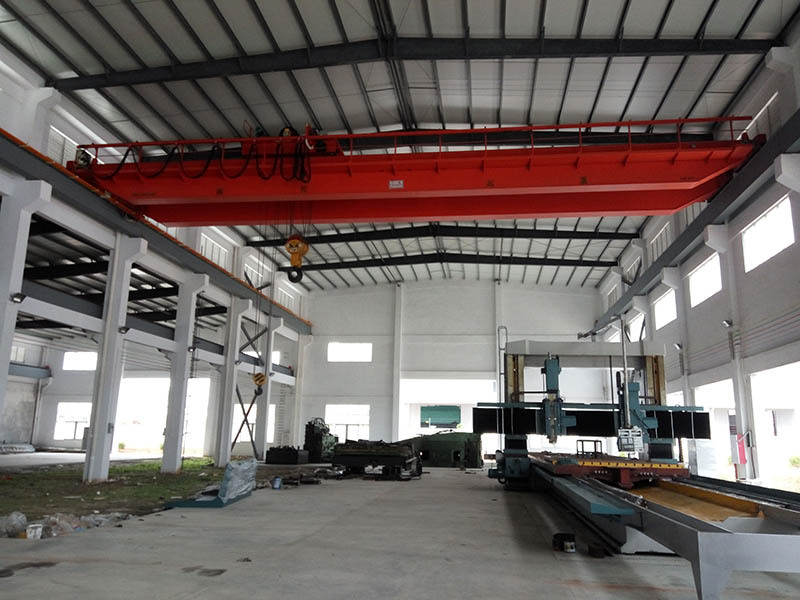 Double girder bridge crane