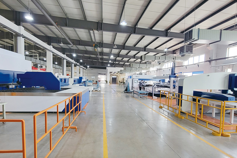 Digital flexible sheet metal processing workshop