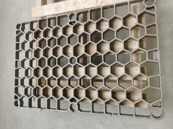 Frames and trays N08605