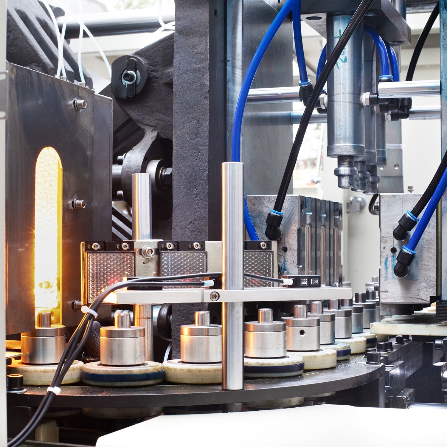4Cavity 2L PET High Speed Plastic Bottle Manufacturing Machine for water and soft drinks bottle