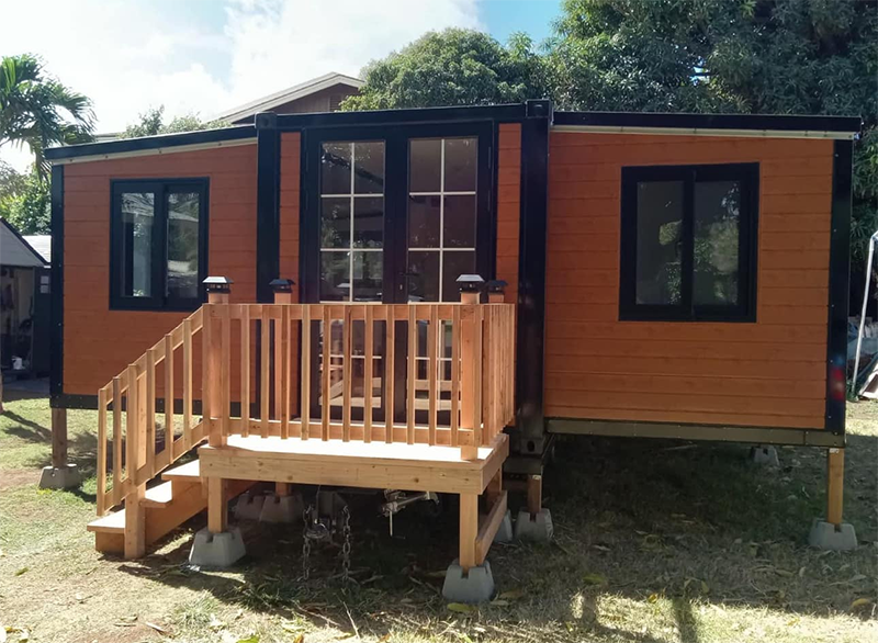 What are the architectural characteristics of box houses