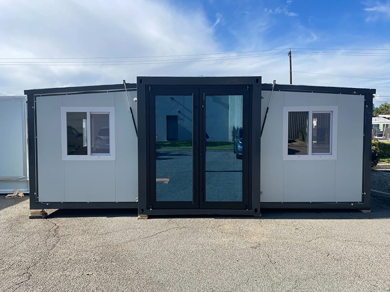 The difference between an assembled box house and a packed box house