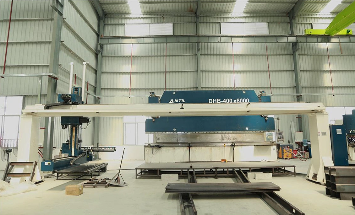 Leading super-large tonnage and super-long size CNC bending machine Leading super-large tonnage and super-long size CNC bending machine