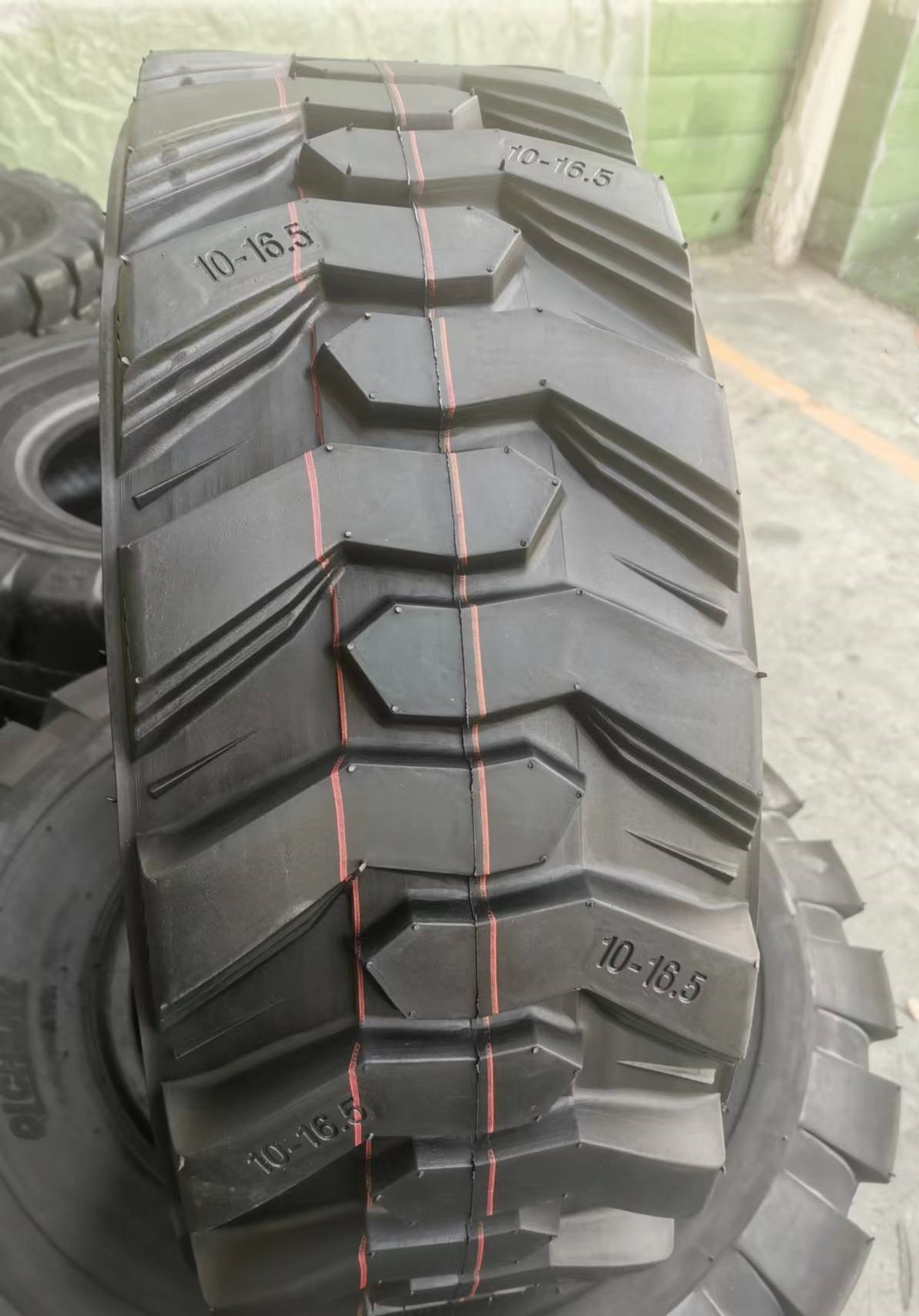SKS-1 pattern Skid Steer Tire 10-16.5 has been successfully rolled off the production line.
