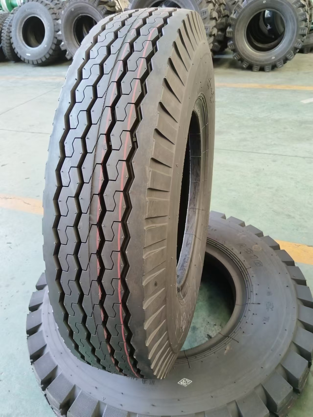 SA301 pattern Light Truck Tire 7.50-16 & 7.00-16 has been successfully rolled off the production line.