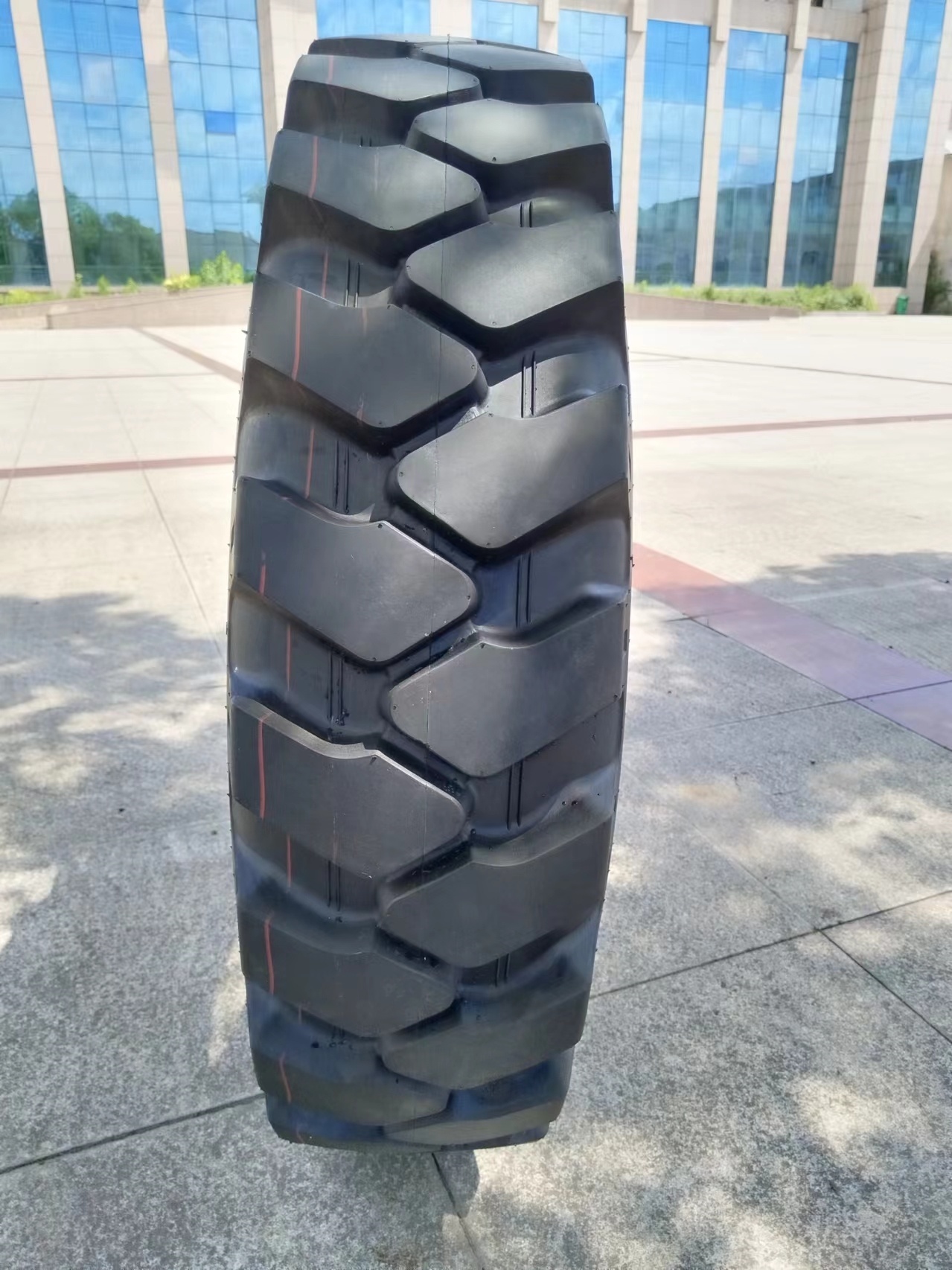 G2/L2 pattern mining tire 10.00-20 has been successfully rolled off the production line