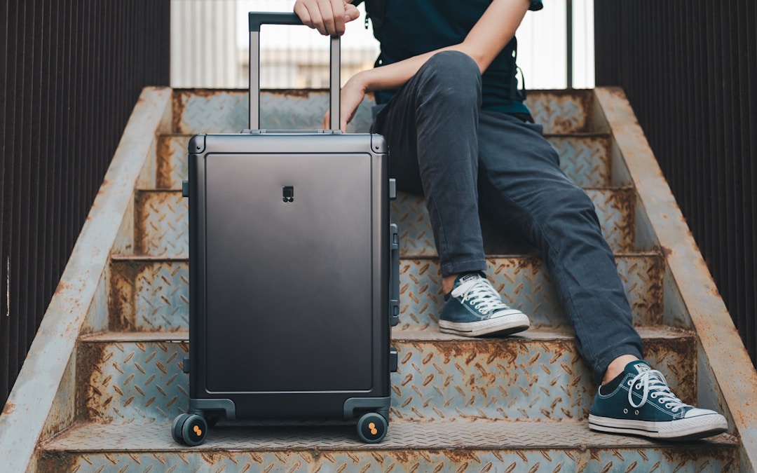 How to measure the size of the suitcase