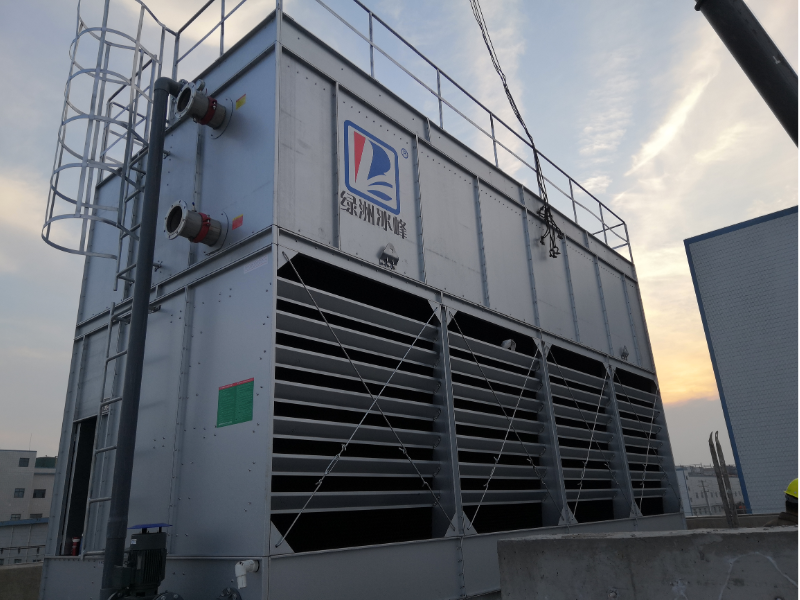 Single inlet air composite flow closed cooling tower