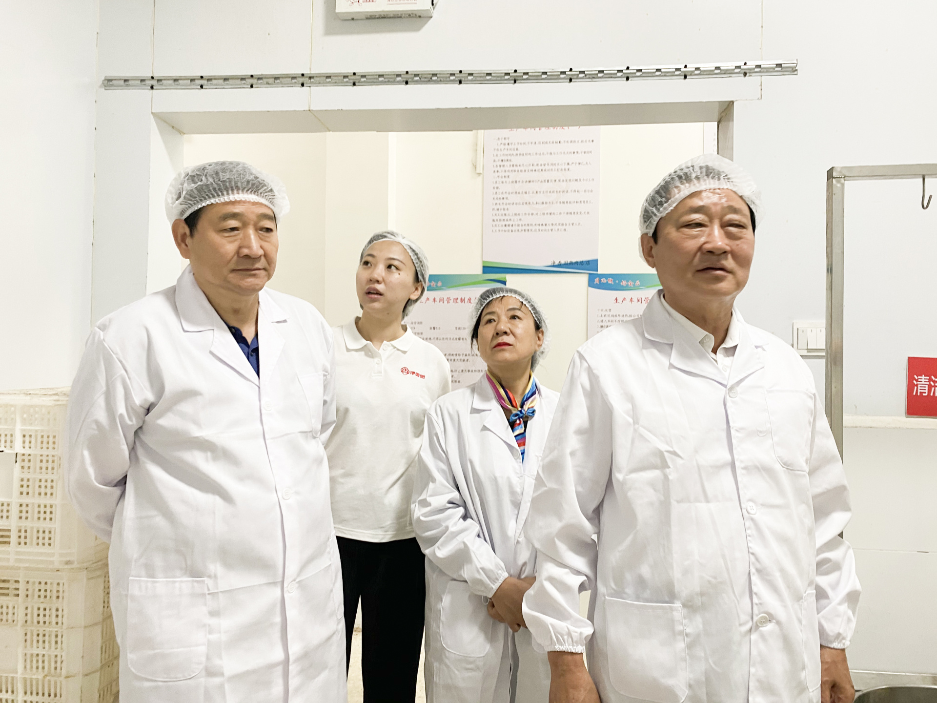 凈香園中央廚房竣工，創(chuàng)始人張華先生與王玉美女士現(xiàn)場(chǎng)安全檢查