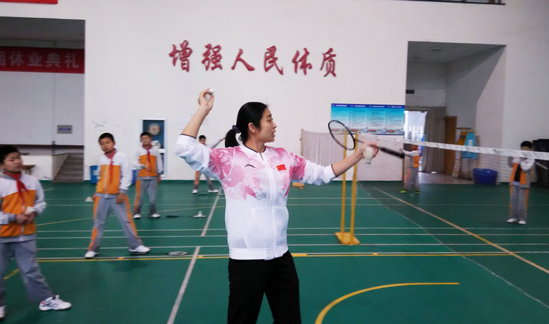 兰亭镇中心小学隆重举行“飞峰羽毛球队”成立仪式