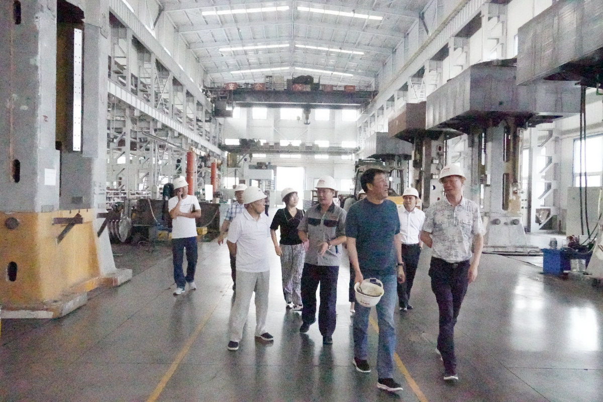 市科技局副局长和沈阳工业大学领导一行到辽锻视察指导工作