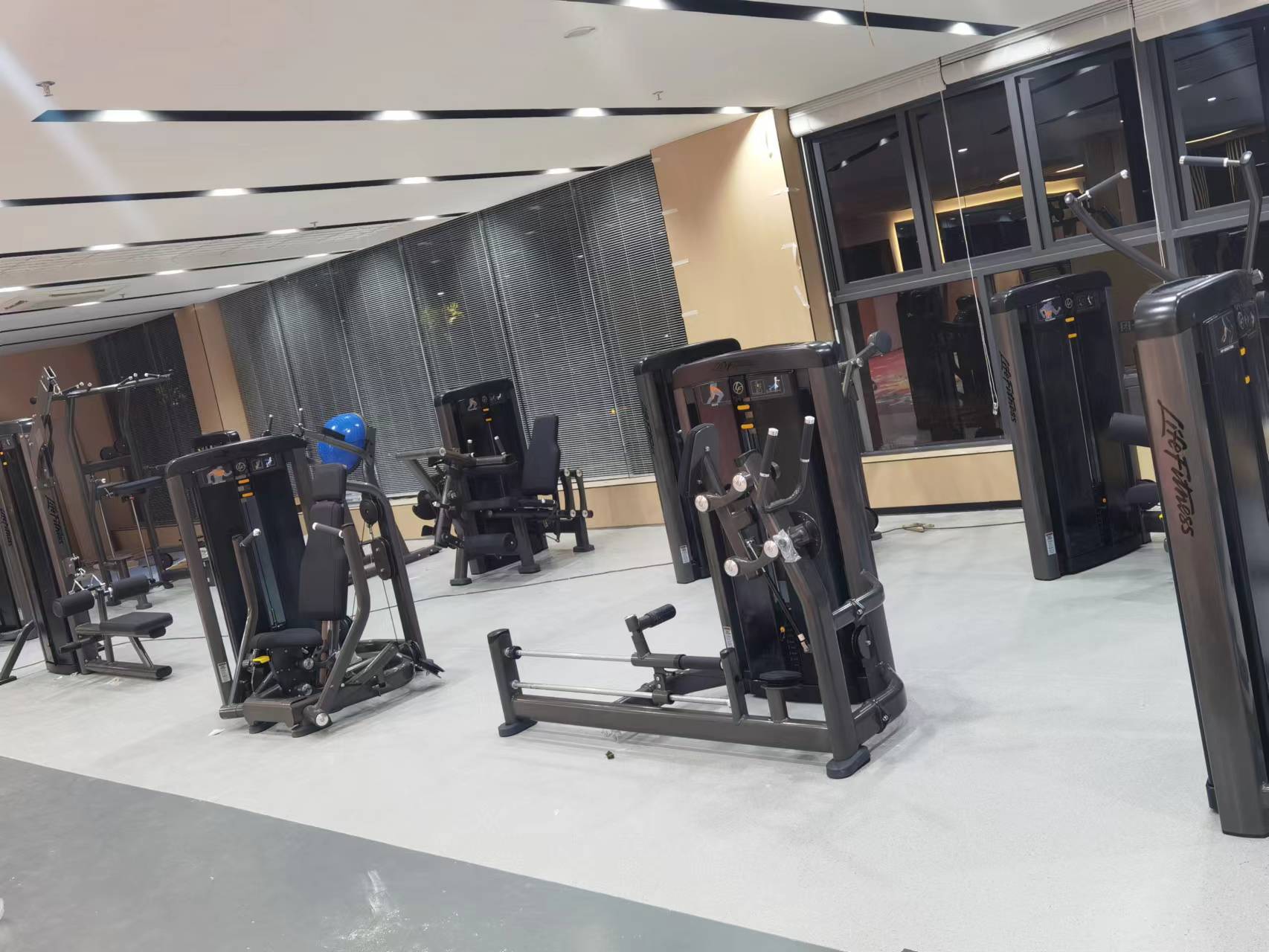 Kuwaiti clients visited our company and purchased sports and fitness equipment.