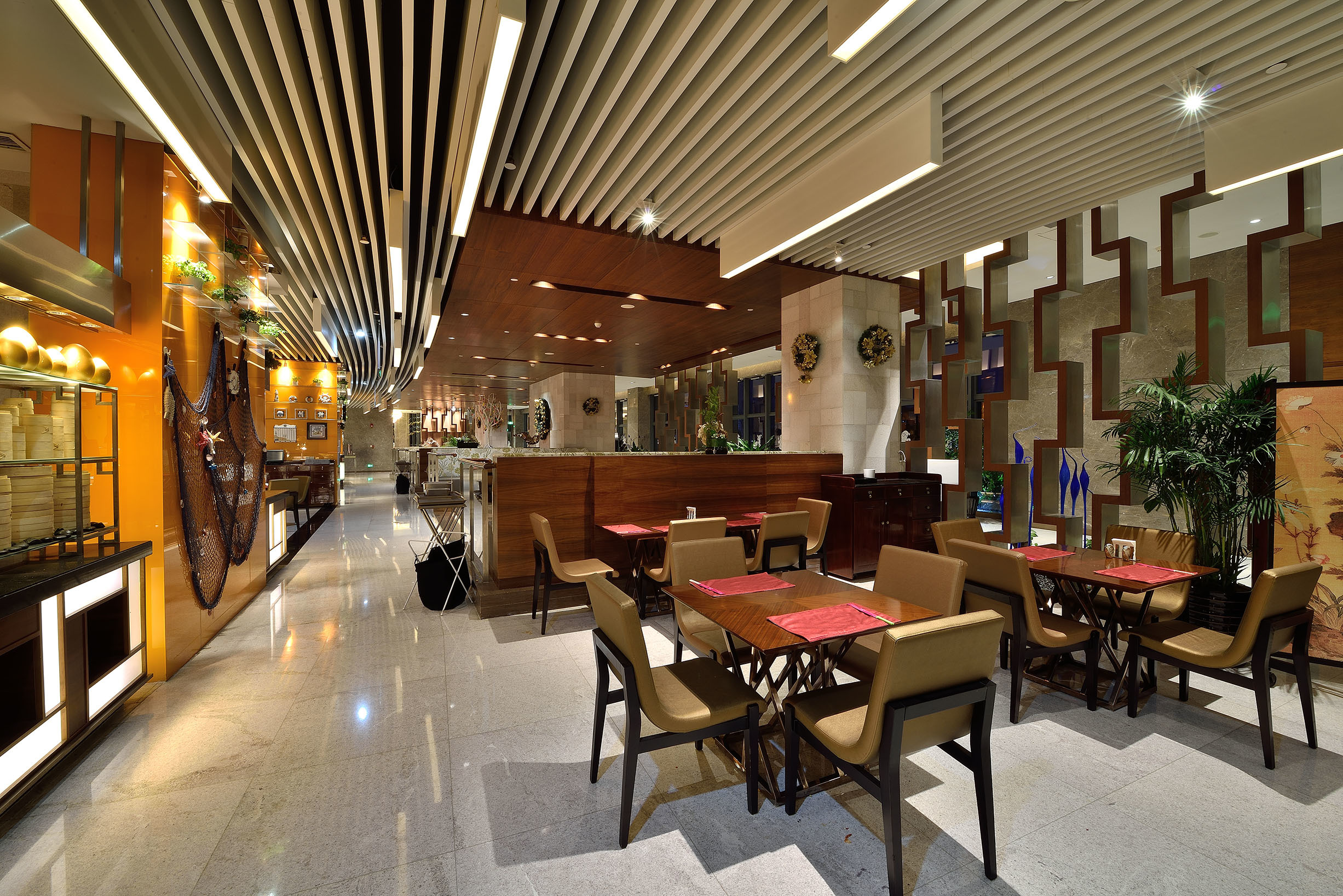 Exploring the Elegance and Functionality of Wooden Hotel Chairs