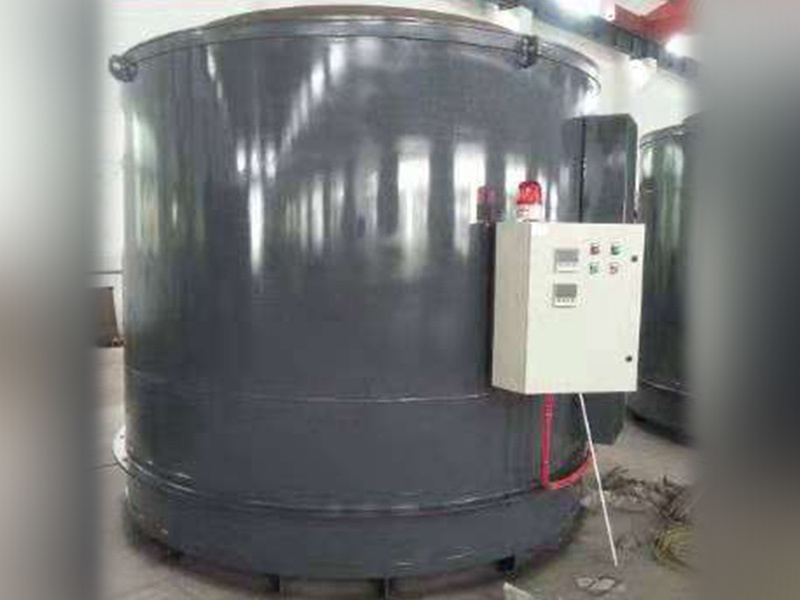 Molten zinc storage tank