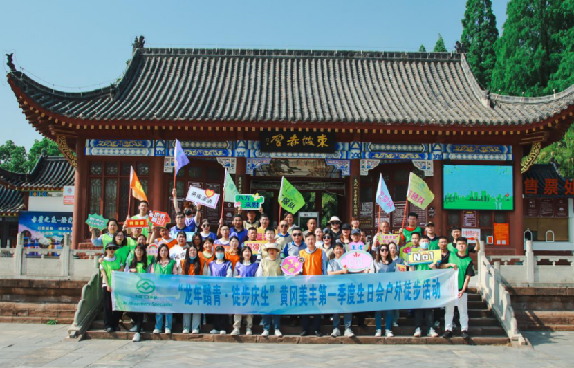 人间芳菲四月天，梨花春色香满园。