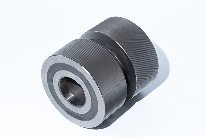 Reticulated thread roller