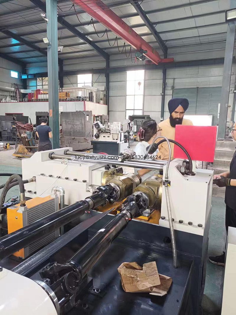 Indian customers visit factory and order 5 sets Z28-200 thread rolling machine