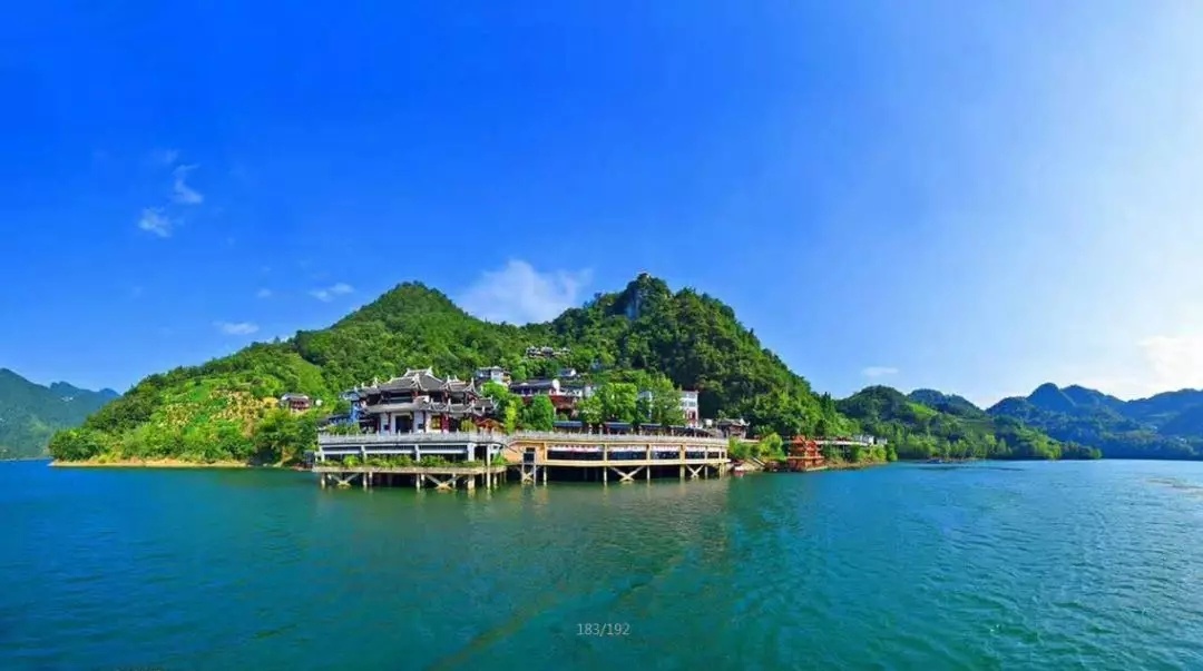 武落鐘離山遠(yuǎn)景