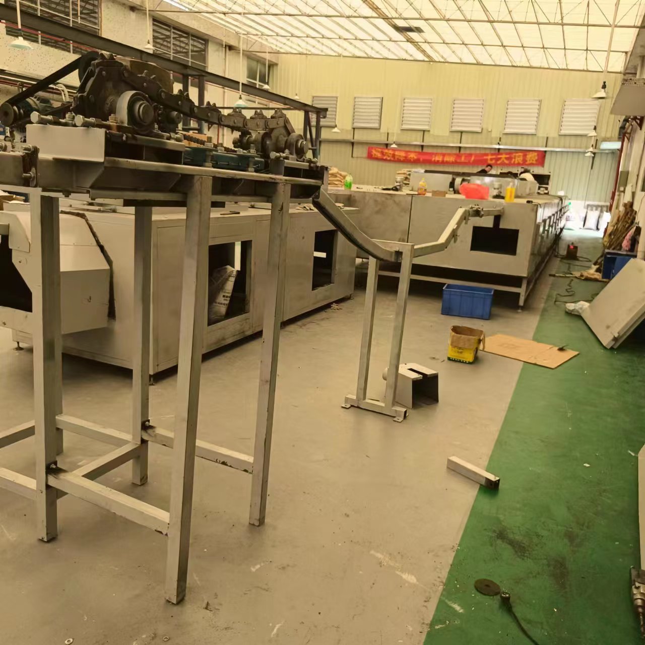 Automatic hanger flocking equipment assembly line