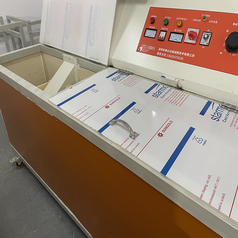Semi-automatic three-dimensional flocking box