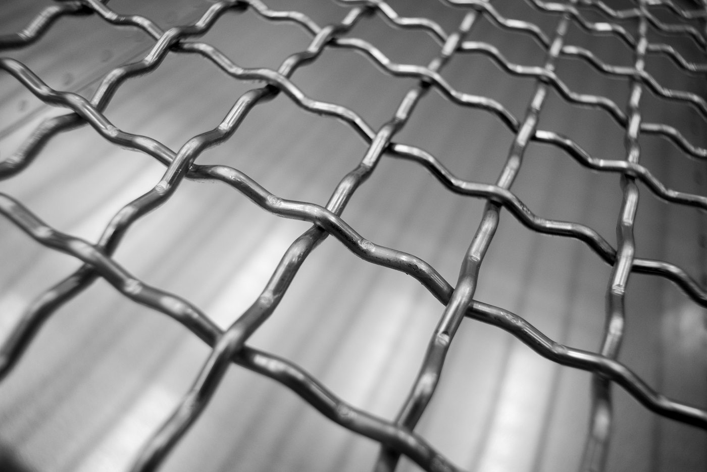 How to avoid aging caused by stainless steel mesh belts