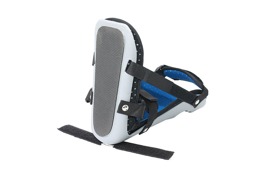 What effect does the knee brace have on the sprained foot?