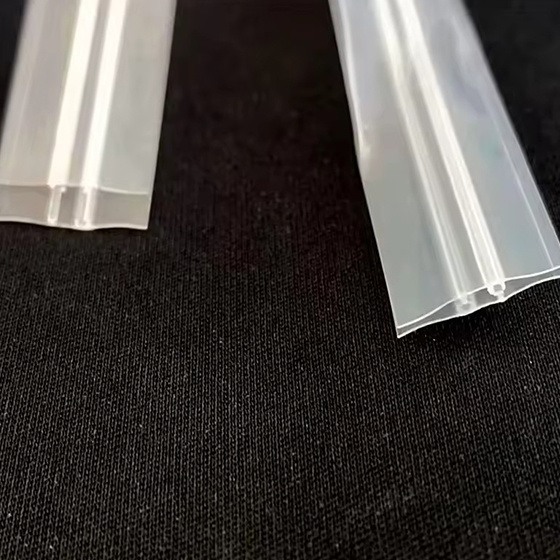 High temperature resistant PE zipper