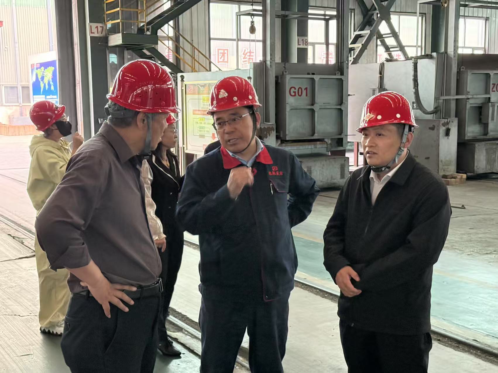 Vice County Magistrate Zhou Zhenlong of Chaoyang County and his entourage visited Lianqiang for research and guidance