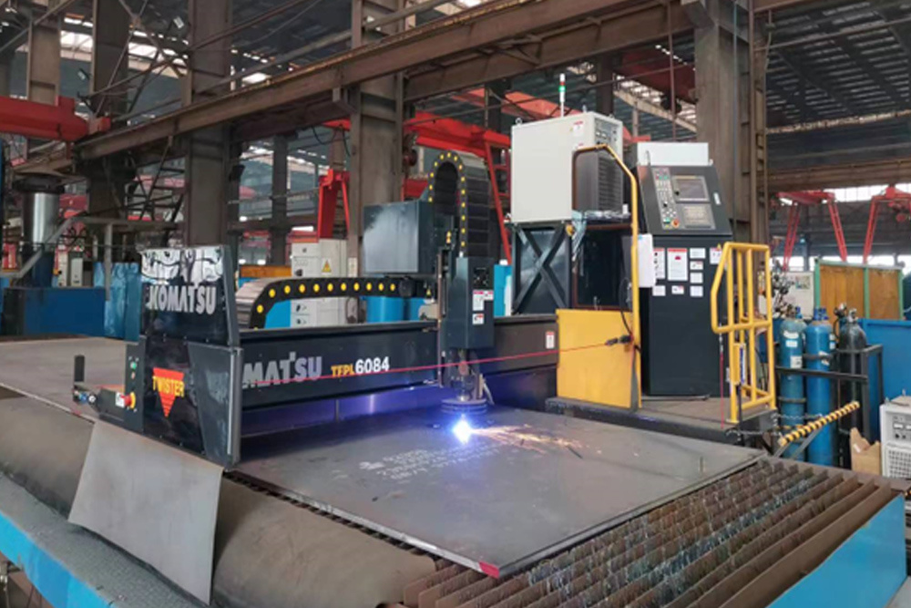 Komatsu &HUAHEN plasma cutting machine