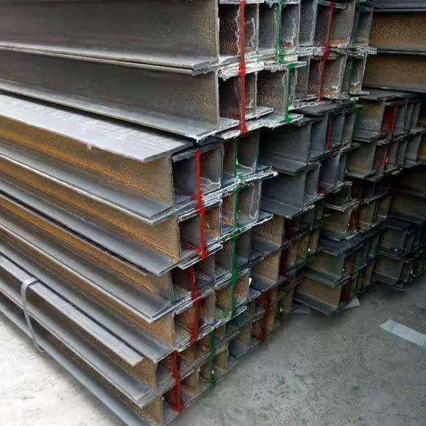 Las vigas universales, también conocidas como vigas en I o vigas en H, son un tipo de viga estructural comúnmente utilizada en proyectos de construcción.