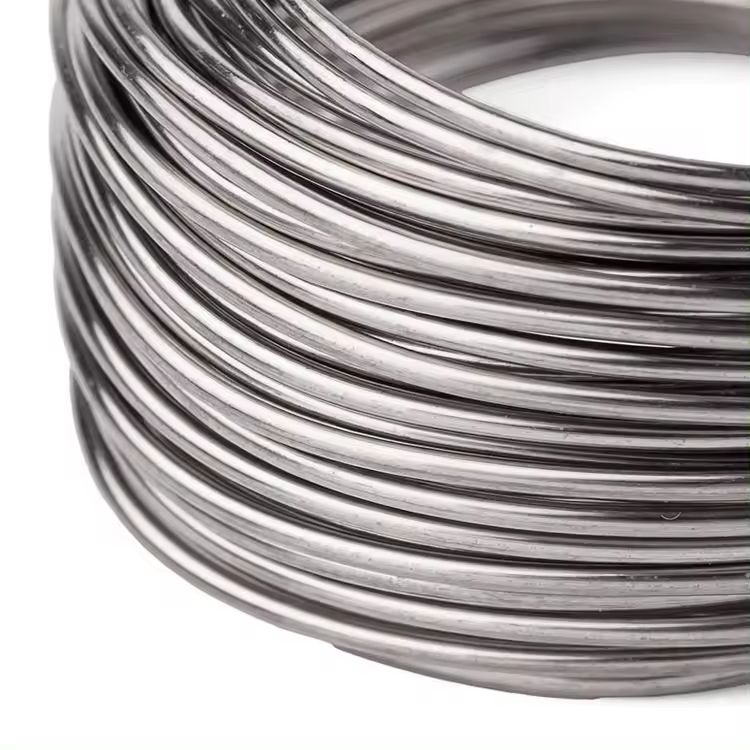 El alambrón es un producto de acero largo que se fabrica típicamente en forma de bobina con un diámetro que varía de 5,5mm a 14mm.