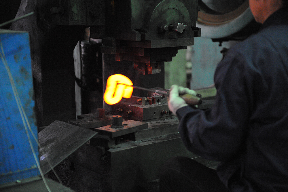 Our team is made up of high professional experts who have involved in railway products for 8-30 years.
