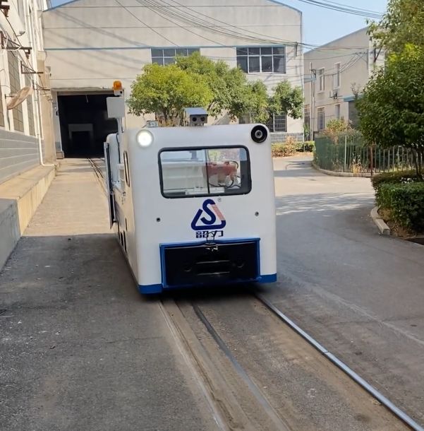 Remote control locomotive Remote control locomotive