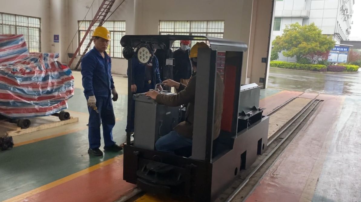 2.5 tlithium battery locomotive