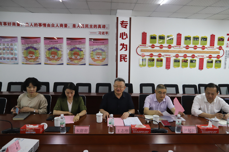 2023年8月,青岛市商务局副局长王志刚在城阳区副区长宋甜甜、城阳区商务局党组书记于晓的陪同下莅临老哥俱乐部视察调研 2023年8月,青岛市商务局副局长王志刚在城阳区副区长宋甜甜、城阳区商务局党组书记于晓的陪同下莅临老哥俱乐部视察调研