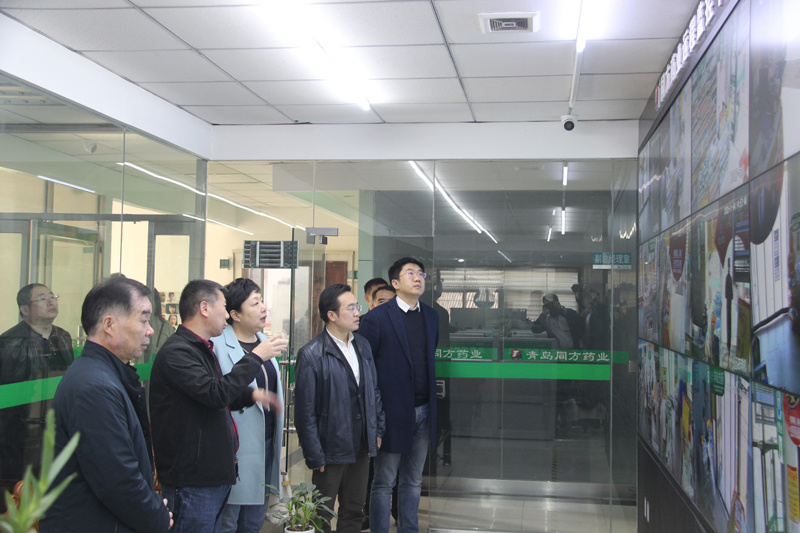 2020年11月,青岛市市政协常委、人民政协报主编陈小艳一行到老哥俱乐部调研智慧化监管远程自动巡店系统 2020年11月,青岛市市政协常委、人民政协报主编陈小艳一行到老哥俱乐部调研智慧化监管远程自动巡店系统