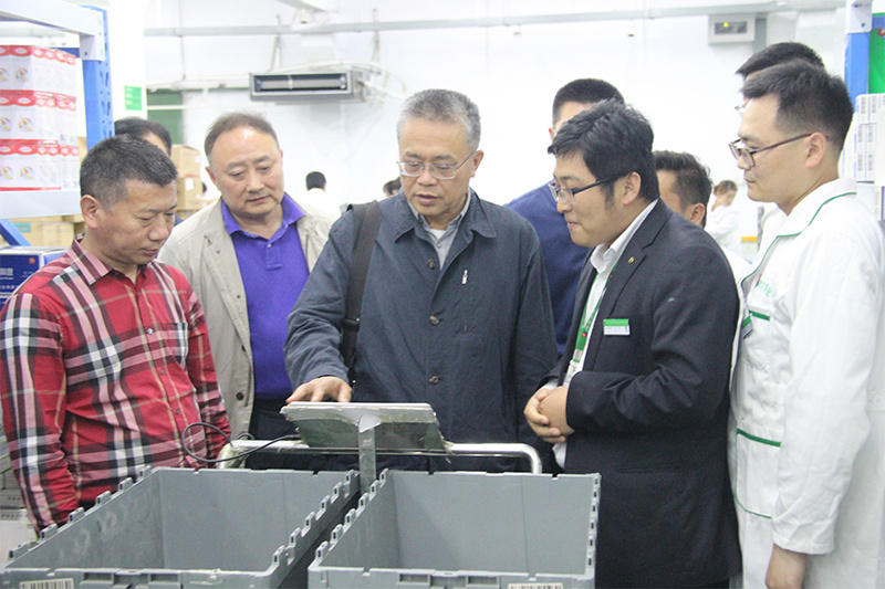2019年5月,青岛市市场局党组成员、二级巡视员柏建超、一级调研员赵全怀一行莅临老哥俱乐部调研指导无纸化打印配送系统 2019年5月,青岛市市场局党组成员、二级巡视员柏建超、一级调研员赵全怀一行莅临老哥俱乐部调研指导无纸化打印配送系统