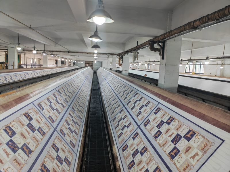 Manual plate lifting Manual plate lifting
